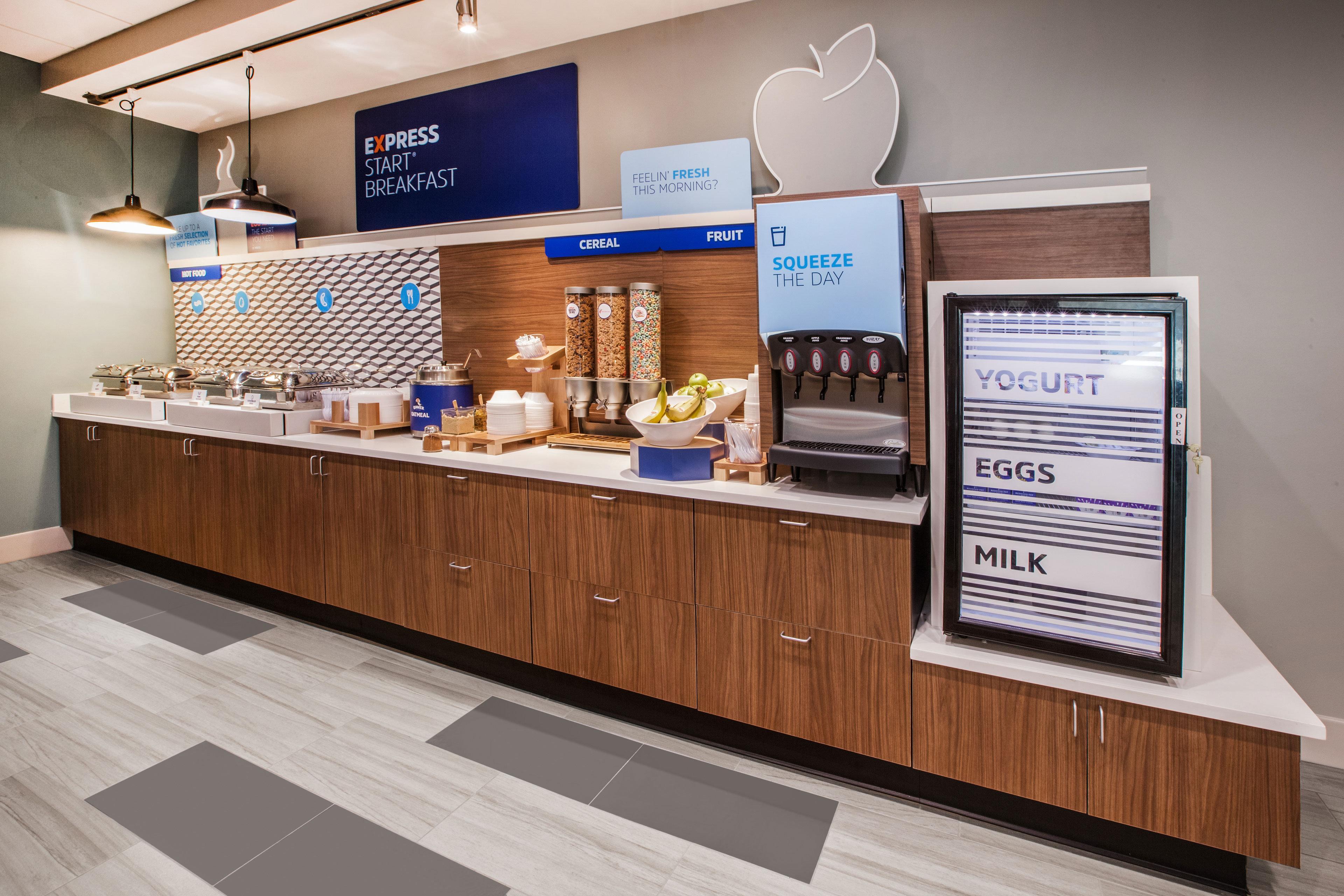 Holiday Inn Express Indianapolis Airport By Ihg Plainfield Exterior foto