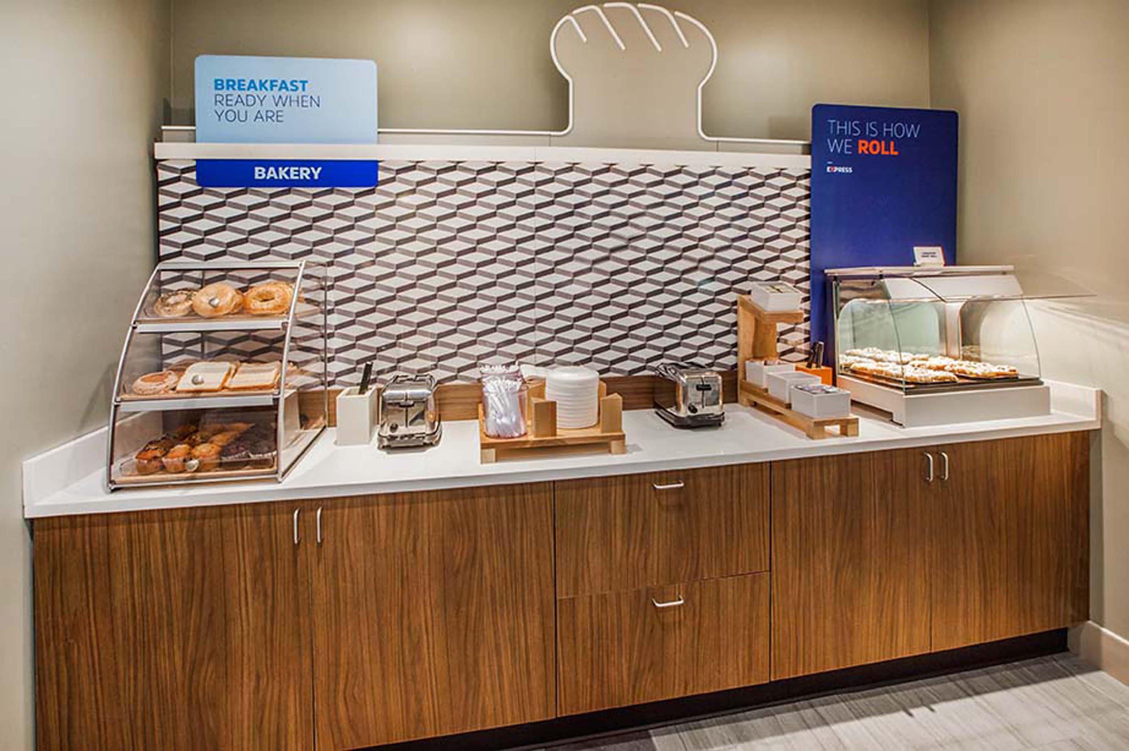 Holiday Inn Express Indianapolis Airport By Ihg Plainfield Exterior foto