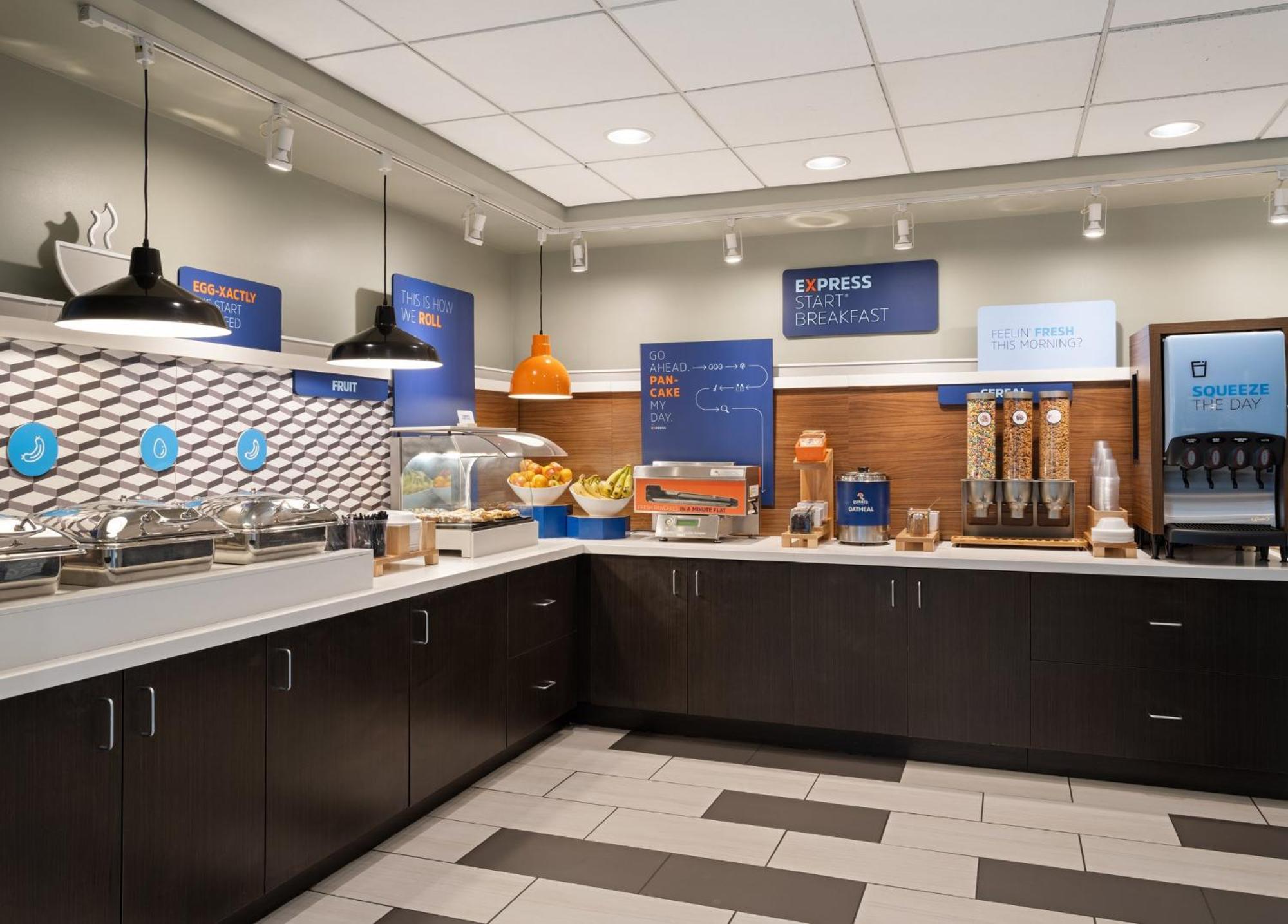 Holiday Inn Express Indianapolis Airport By Ihg Plainfield Exterior foto
