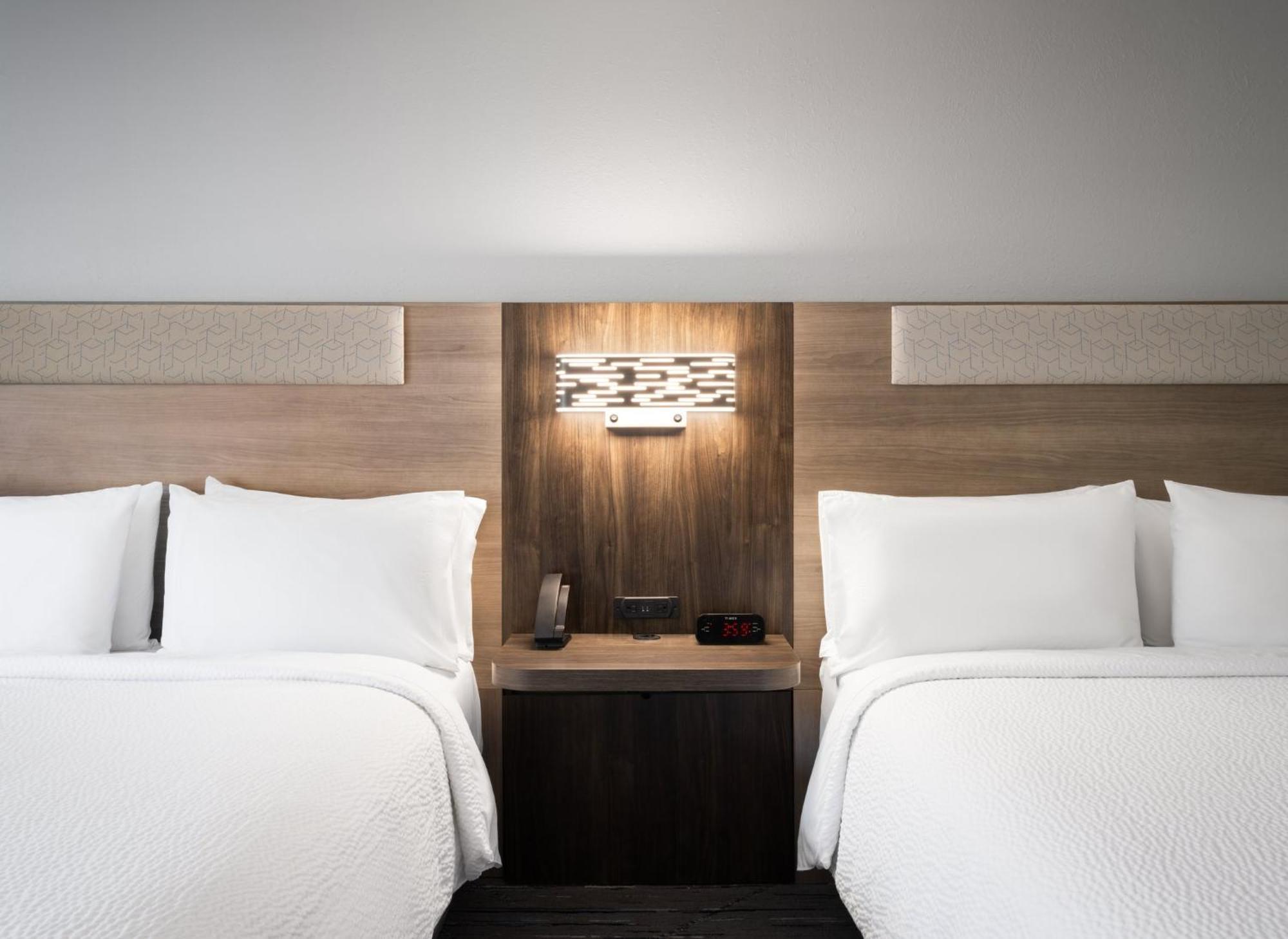 Holiday Inn Express Indianapolis Airport By Ihg Plainfield Exterior foto