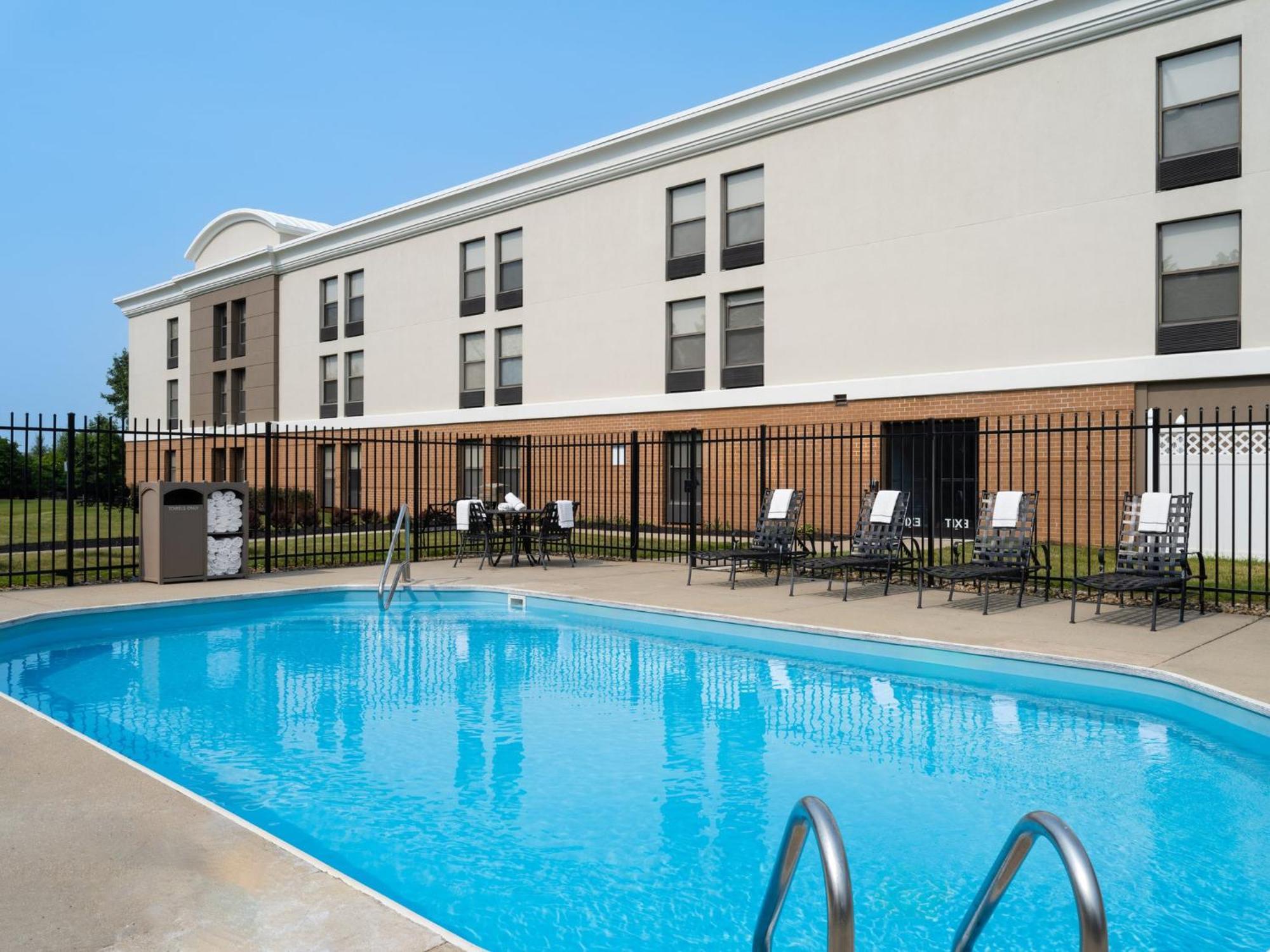 Holiday Inn Express Indianapolis Airport By Ihg Plainfield Exterior foto